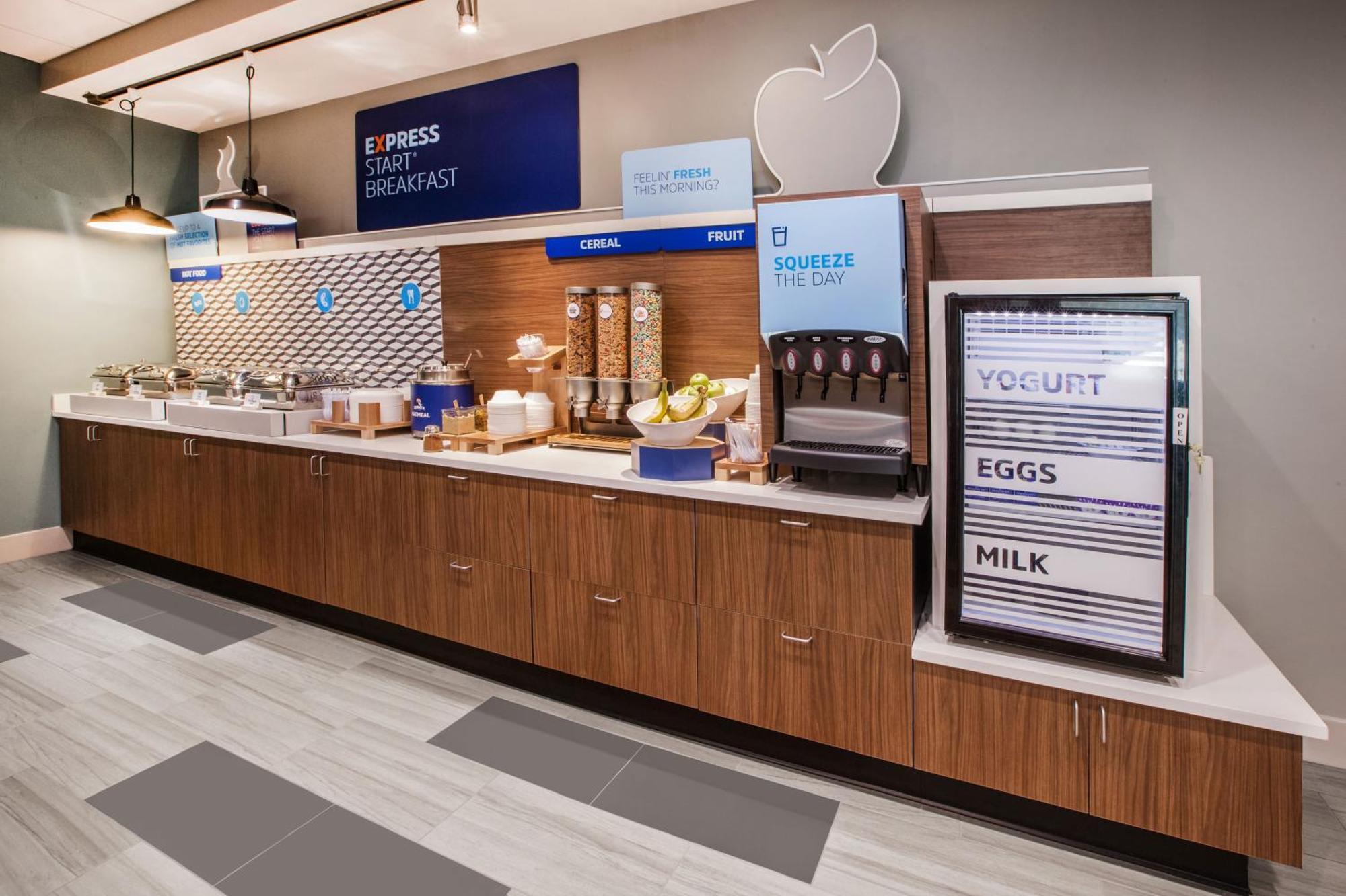 Holiday Inn Express Hotel & Suites Greensboro - Airport Area By Ihg Exterior foto