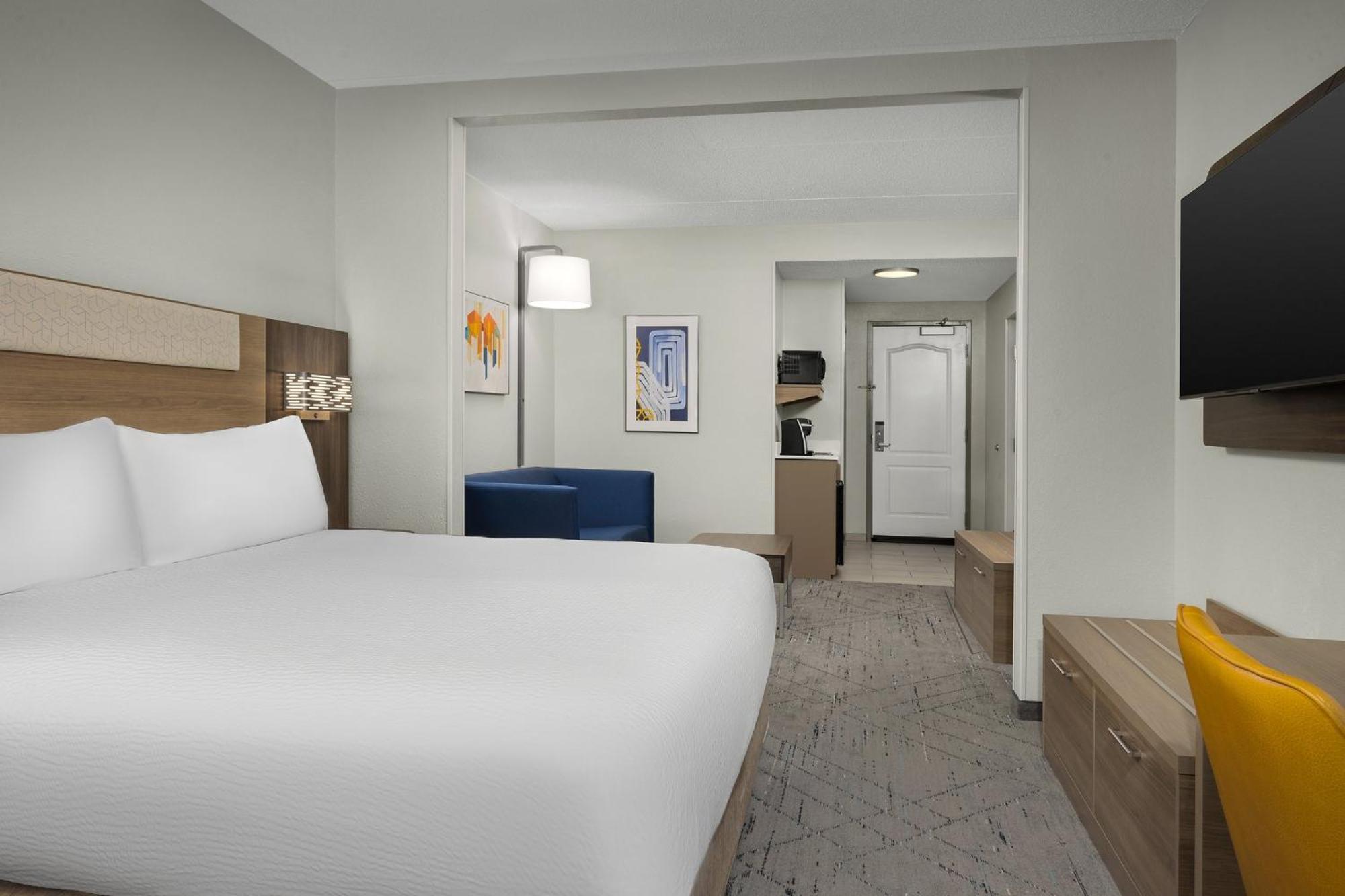 Holiday Inn Express Hotel & Suites Greensboro - Airport Area By Ihg Exterior foto