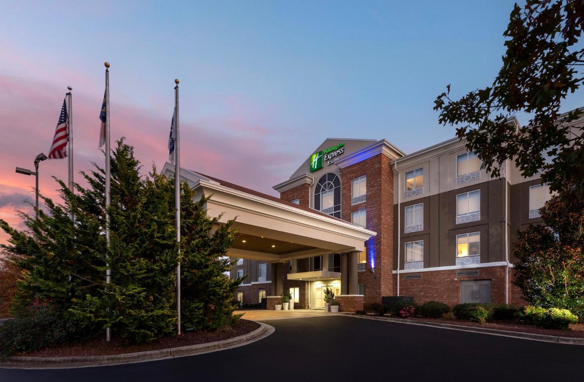 Holiday Inn Express Hotel & Suites Greensboro - Airport Area, An Ihg Hotel Exterior foto