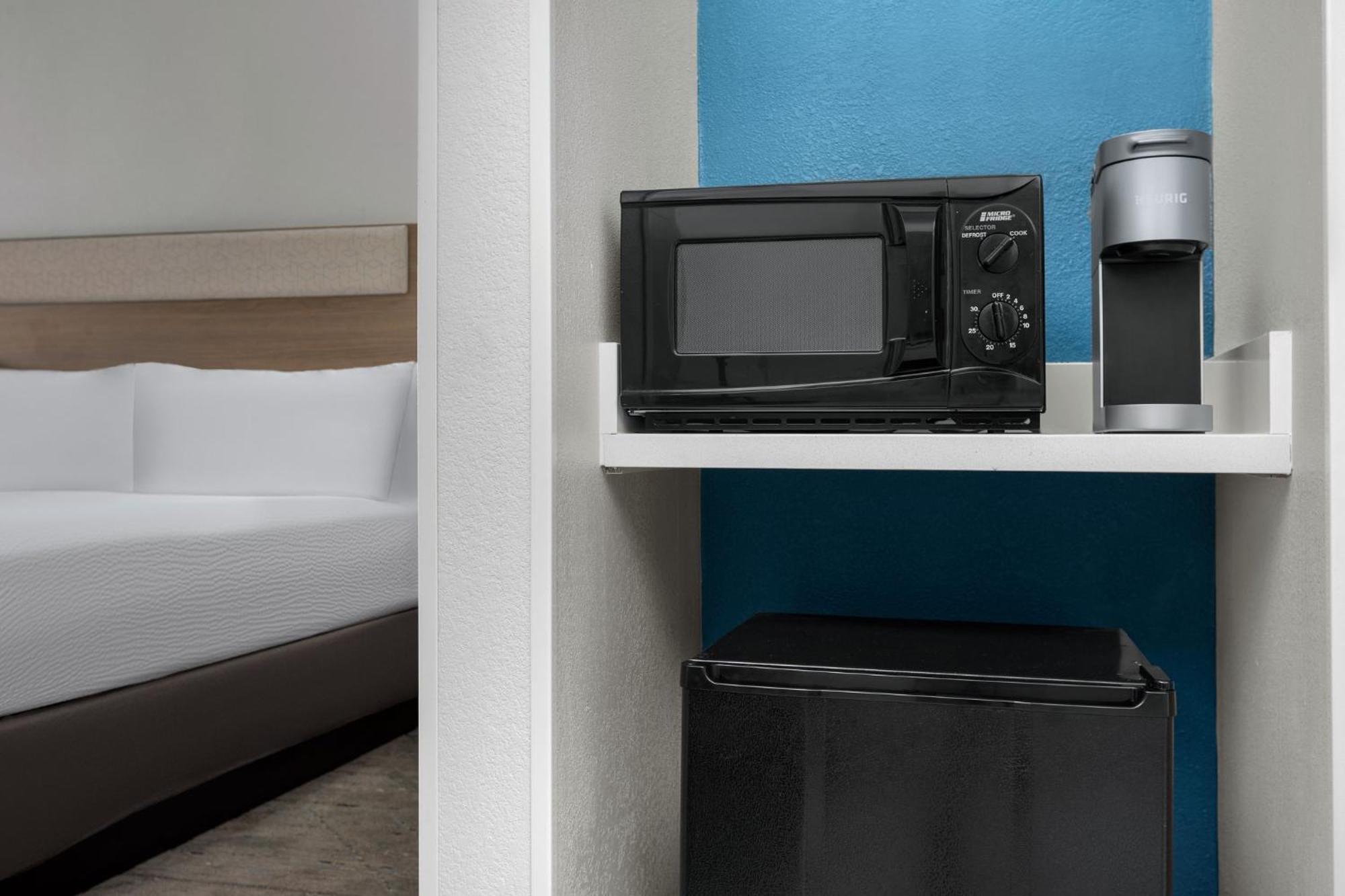Holiday Inn Express Hotel & Suites Greensboro - Airport Area By Ihg Exterior foto