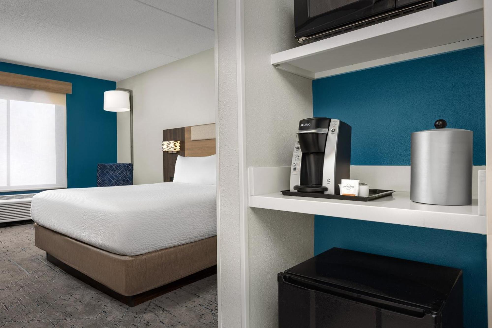 Holiday Inn Express Hotel & Suites Greensboro - Airport Area By Ihg Exterior foto