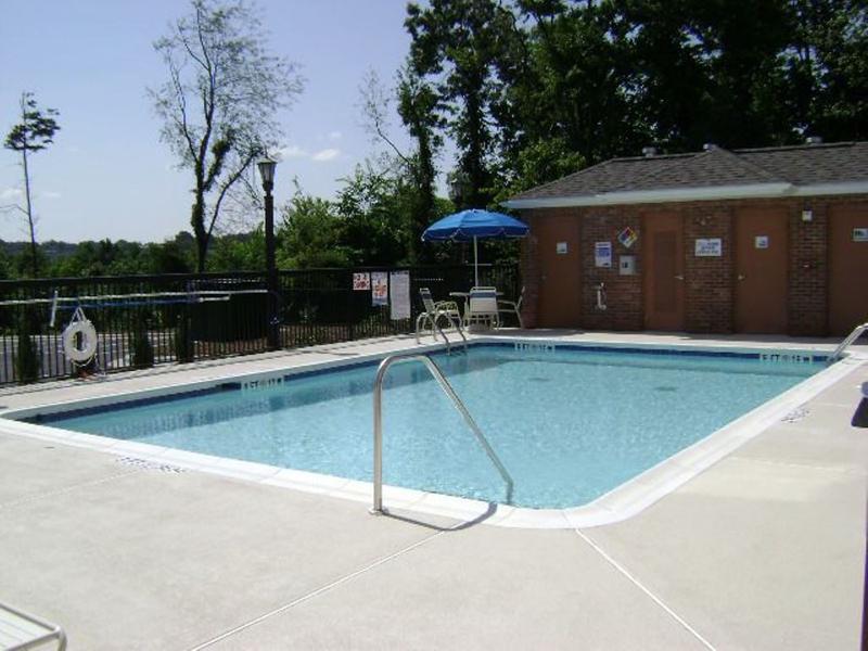 Holiday Inn Express Hotel & Suites Greensboro - Airport Area By Ihg Exterior foto